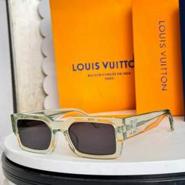 Picture of Louis Vuitton Sunglasses _SKUfw77644603fw